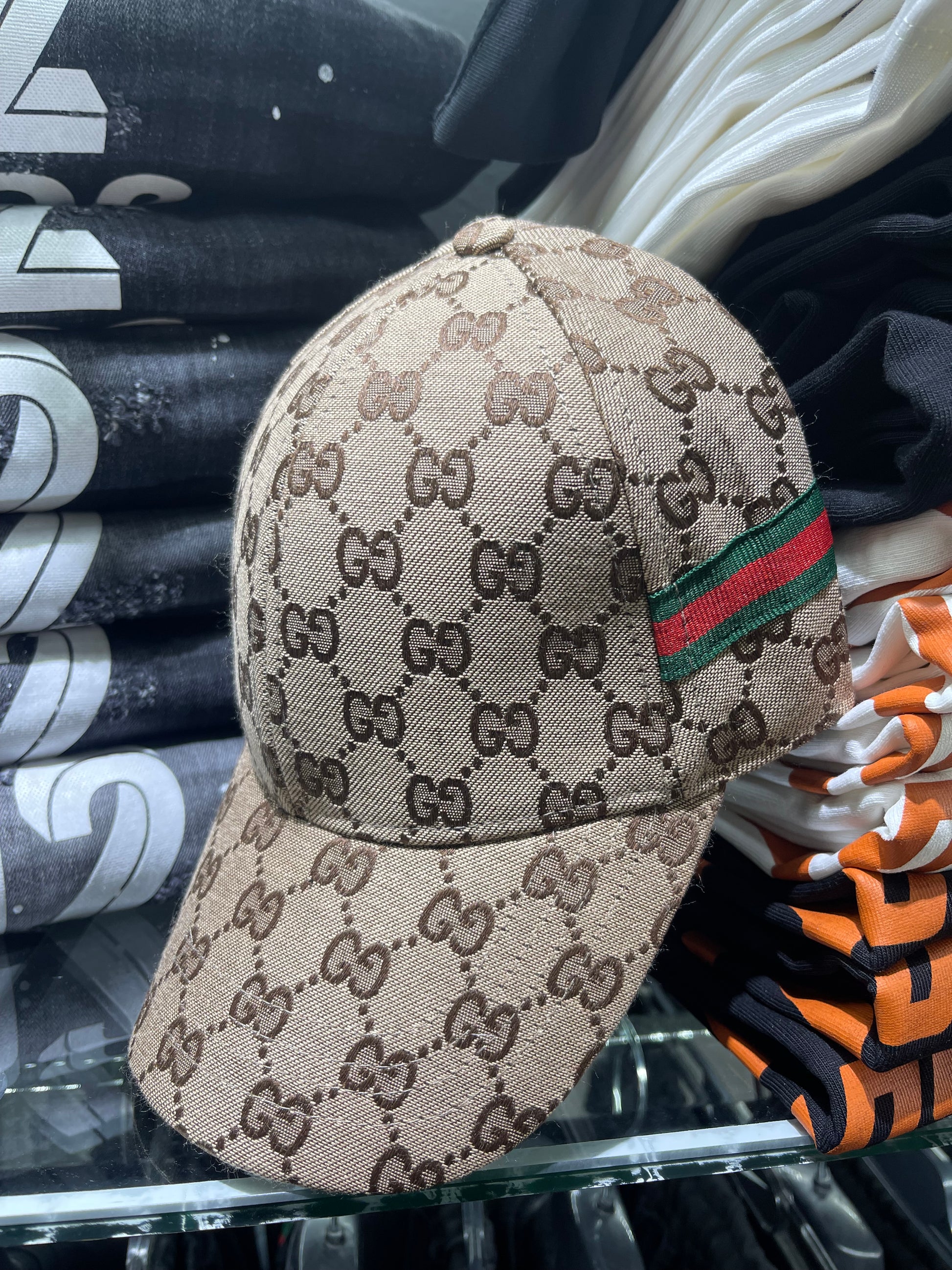 Gucci μπεζ