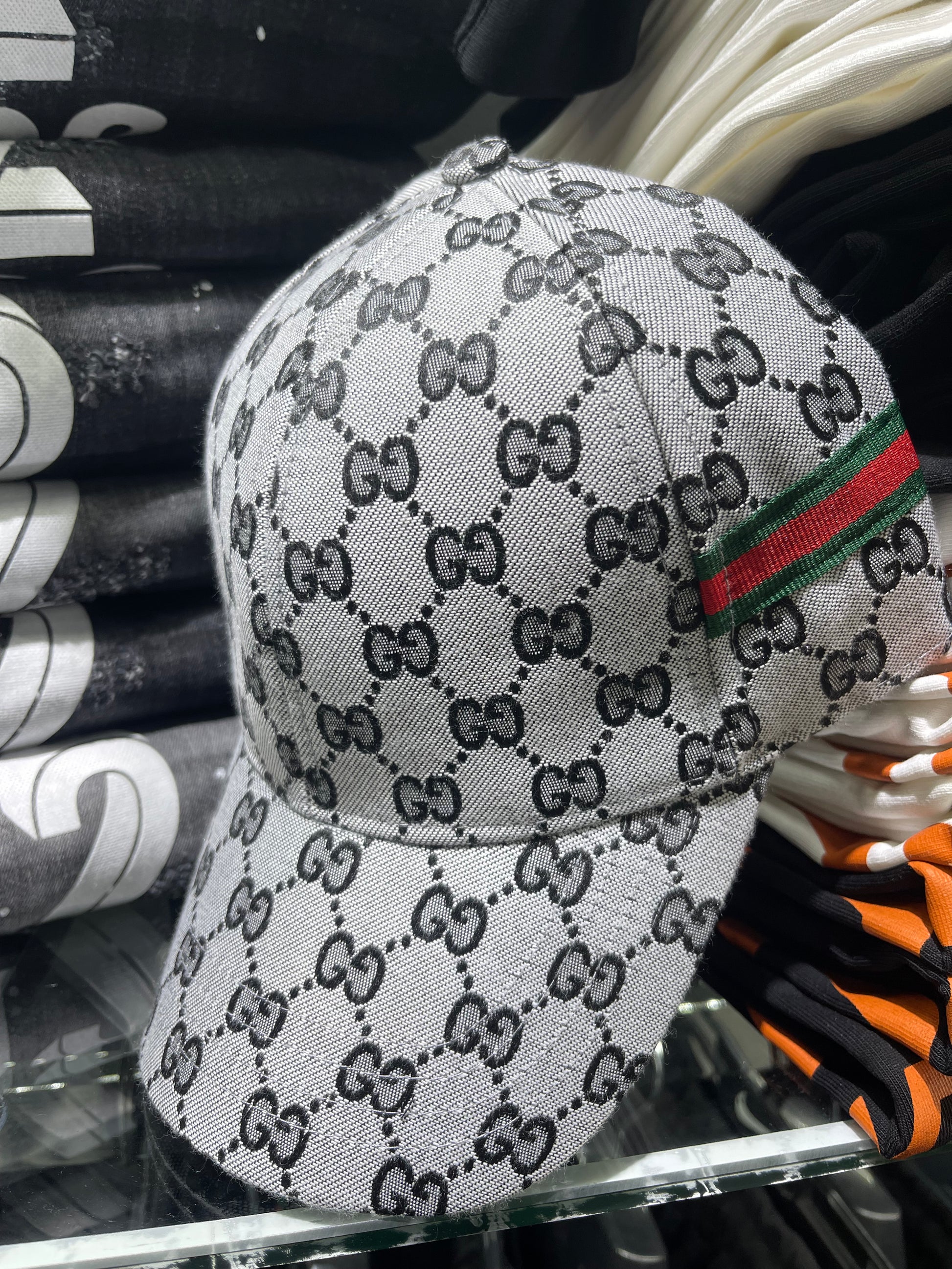 Gucci ασημί